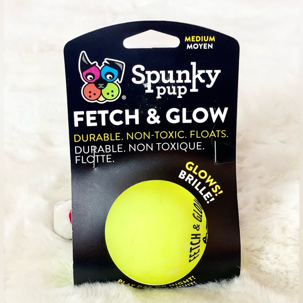 🐶NWT FETCH AND GLOW DURABLE NON TOXIC FLOATING, GLOWING BALL. Green or yellow